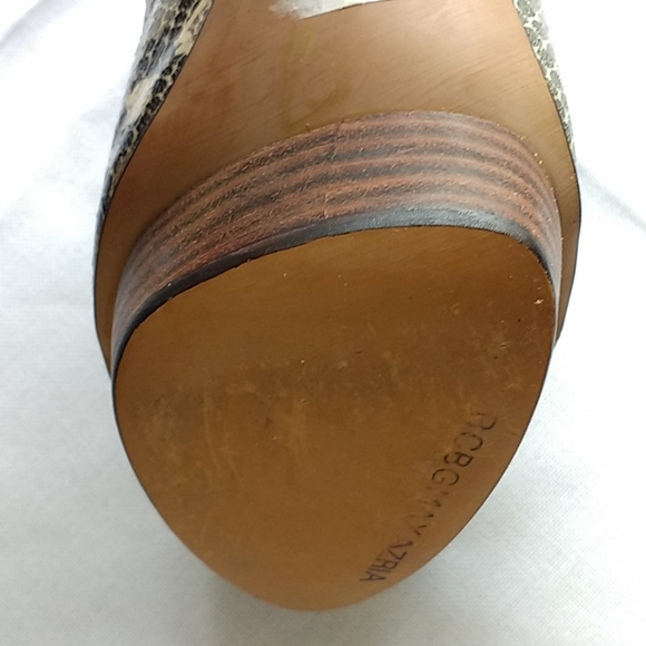 BCBGMAXAZRIA stiletto platforms Size 5 1/2B - Picture 11 of 11